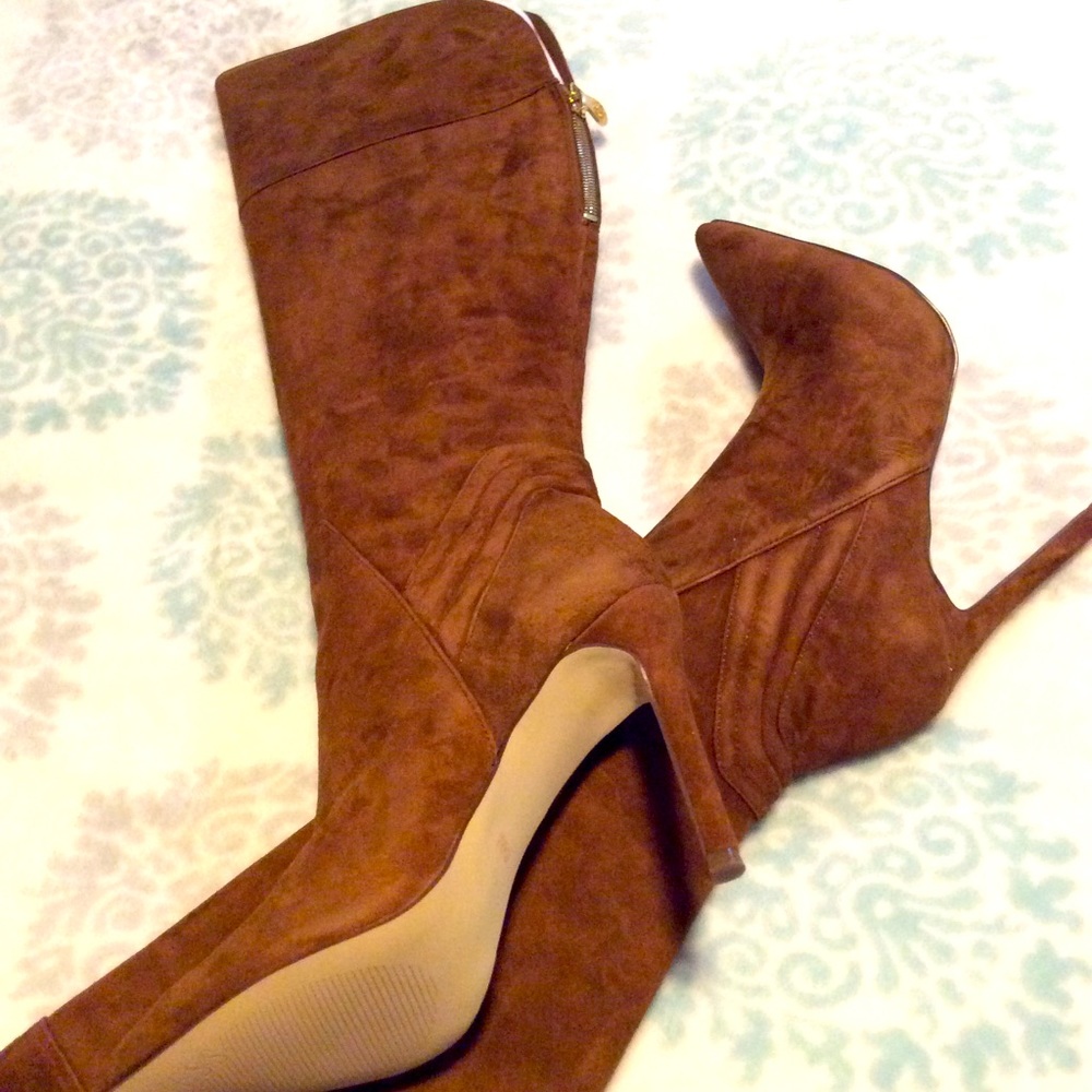 Guess boots, NIB!
